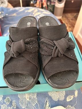 BZEES Smile Bright Black Rhinestone Knot Slide Sandals